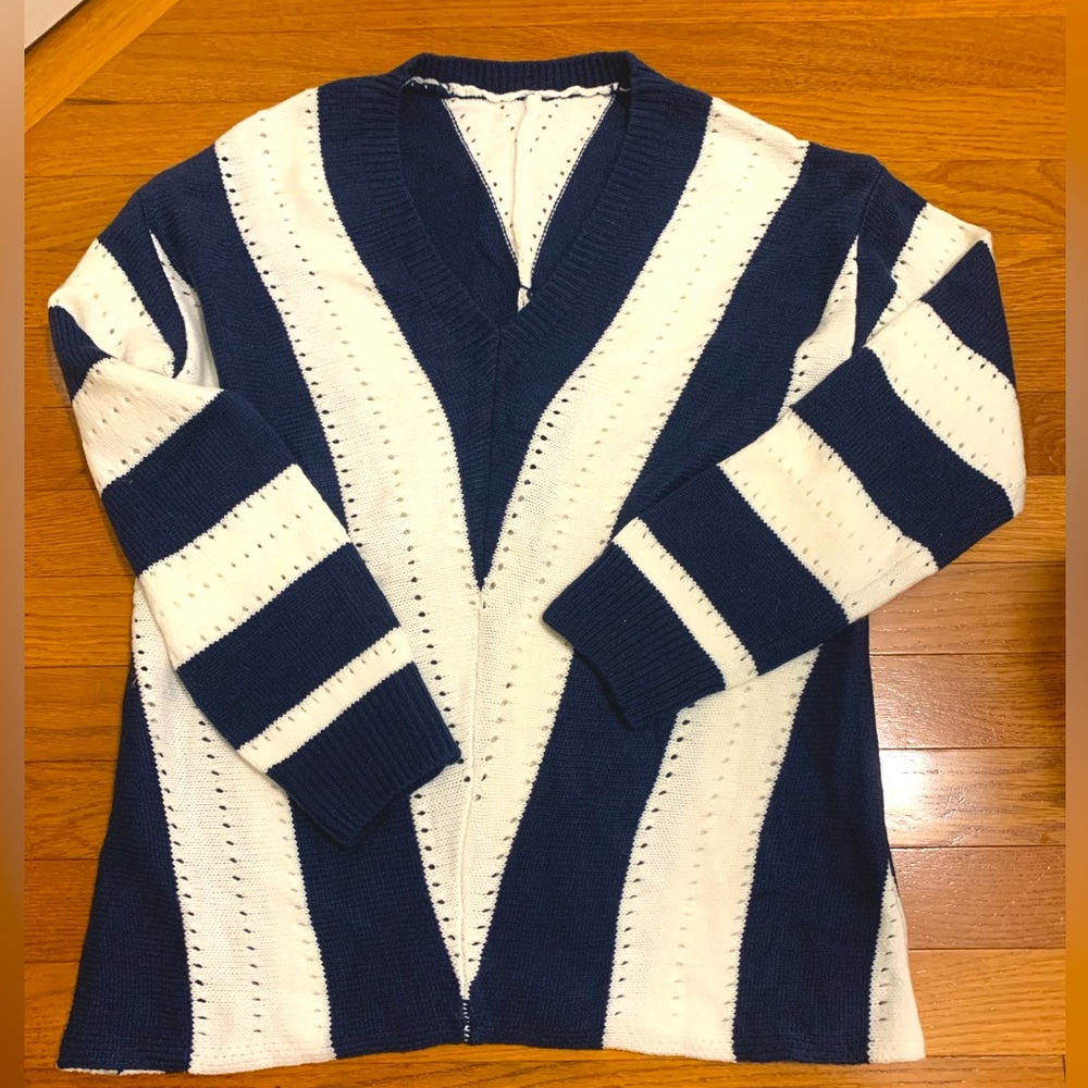 Navy and White Pointelle V-Sweater 🦋
